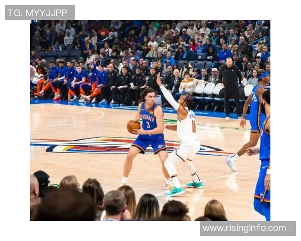 雷霆队与尼克斯队精彩对决瞬间回顾及赛场图片分享 雷霆队与尼克斯队精彩对决瞬间回顾及赛场图片分享