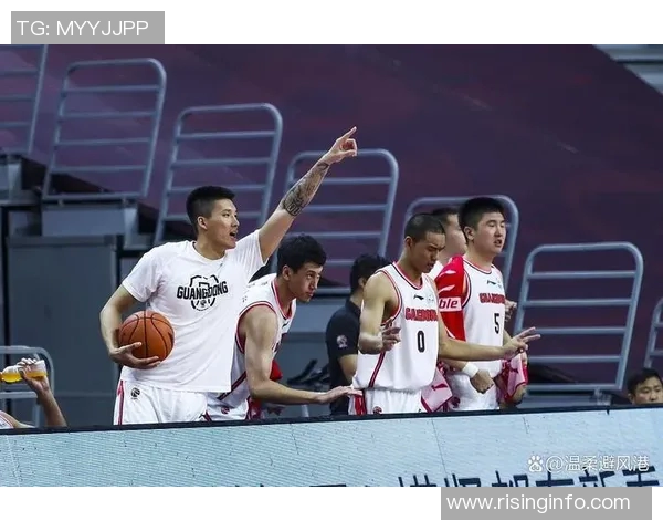 南京队与四川队在CBA赛场的激烈对决引发球迷热议与期待