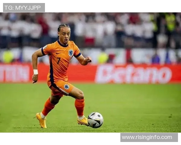 哈维西蒙斯：新星崛起的足球天才与未来的希望之路